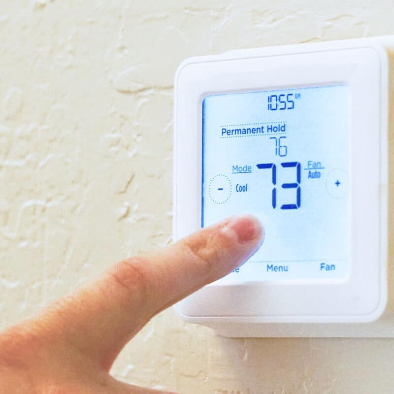 Memphis HVAC Company installed a smart thermostat in a home.